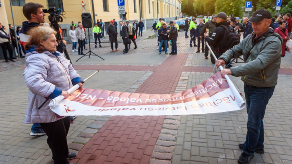 &laquo;Политика русофобии пока оплачивается&raquo;: власти Латвии пригрозили выдворением более тысячи россиян