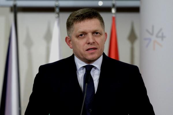 Роберт Фицо на грани. Словацкое правительство в полном кризисе
Роберт Фицо на грани. Словацкое правительство в полном кризисе