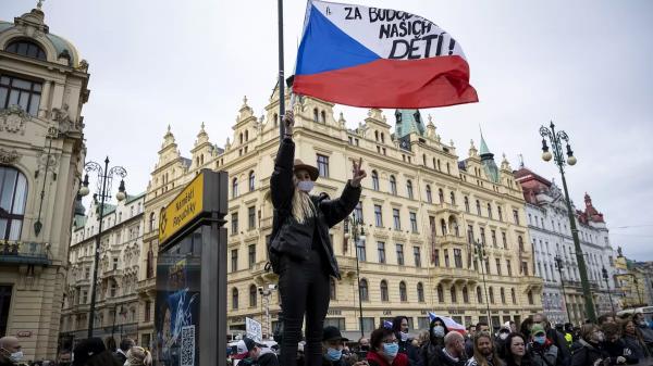 Врачи провели в Праге акцию протеста против мер по борьбе с коронавирусом Врачи провели в Праге акцию протеста против мер по борьбе с коронавирусом