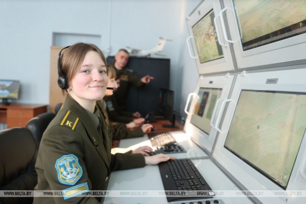 "Дадут фору парням!" Девушки из БГАА учатся управлять беспилотниками и чинить двигатели "Дадут фору парням!" Девушки из БГАА учатся управлять беспилотниками и чинить двигатели