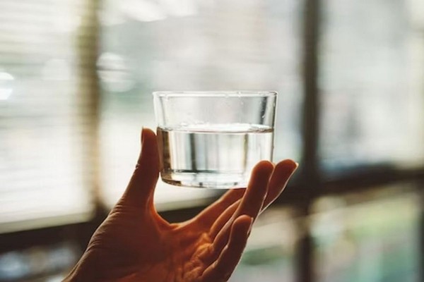 Онкоуролог Гадзиян: стакан воды на голодный желудок способствует оздоровлению организма Онкоуролог Гадзиян: стакан воды на голодный желудок способствует оздоровлению организма