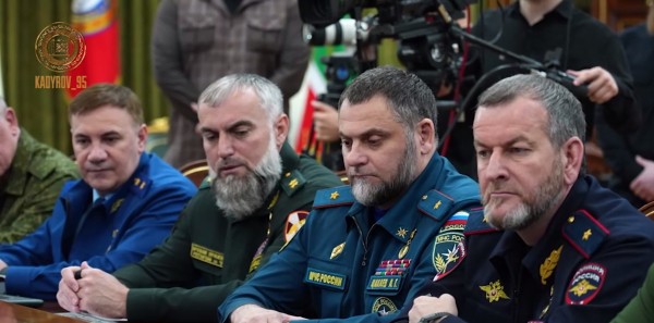 Глава МЧС ЧР Цакаев появился на совещании, ранее он был задержан в Дагестане