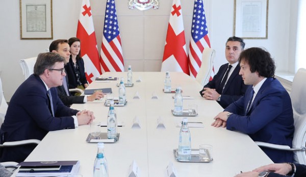 Представитель Госдепа США назвал нереальной версию Тбилиси о «партии глобальной войны» Представитель Госдепа США назвал нереальной версию Тбилиси о «партии глобальной войны»