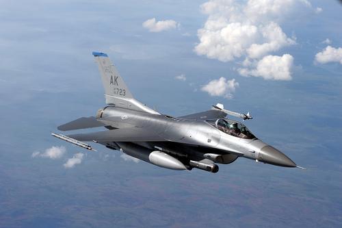 Истребитель F-16 замечен в небе над Одессой Истребитель F-16 замечен в небе над Одессой