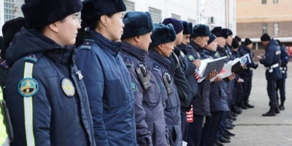 Полицейские и военнослужащие вышли вышли в усиленные патрули в Костанае Полицейские и военнослужащие вышли вышли в усиленные патрули в Костанае