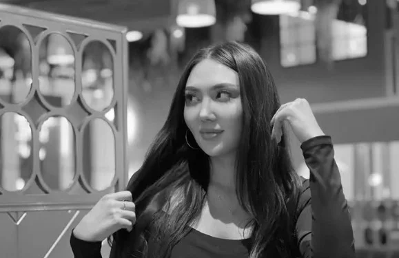 Крушение самолета. В Костанае простились с погибшей Салимой Джутаевой Крушение самолета. В Костанае простились с погибшей Салимой Джутаевой