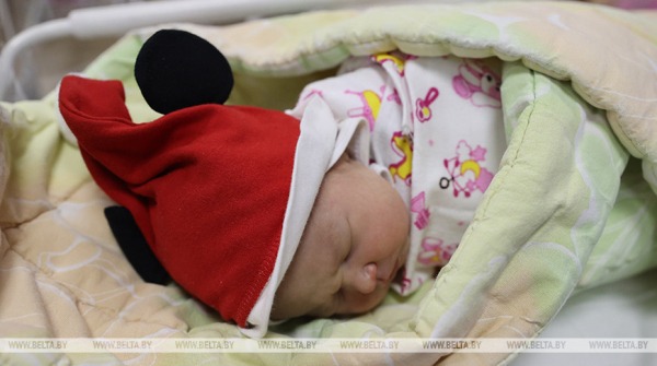 Сколько детей родилось в первые минуты нового года, рассказали в Минздраве 