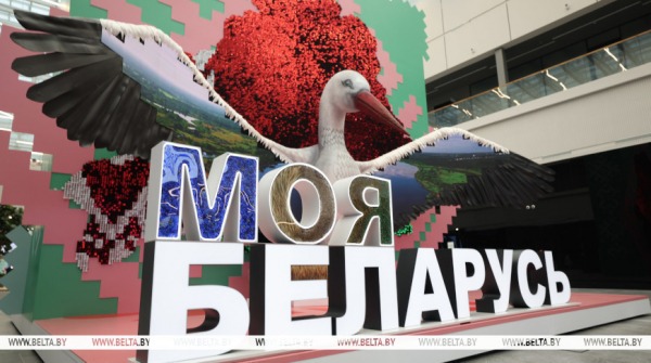 Иммерсивный кинотеатр и робот, который делает комплименты. Чем удивила "Моя Беларусь" в первый день 