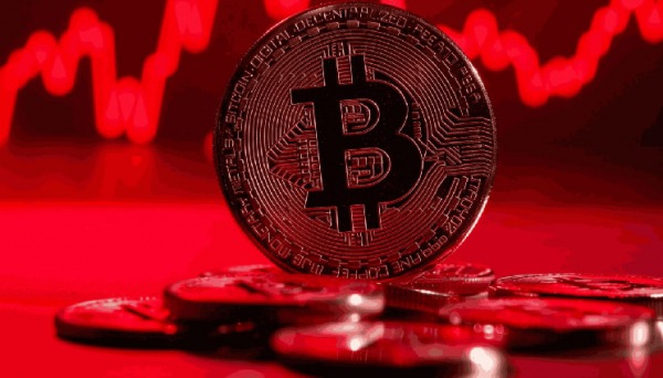 Цена BTC теряет 4% на фоне данных JOLTS: что происходит на рынке? Цена BTC теряет 4% на фоне данных JOLTS: что происходит на рынке?