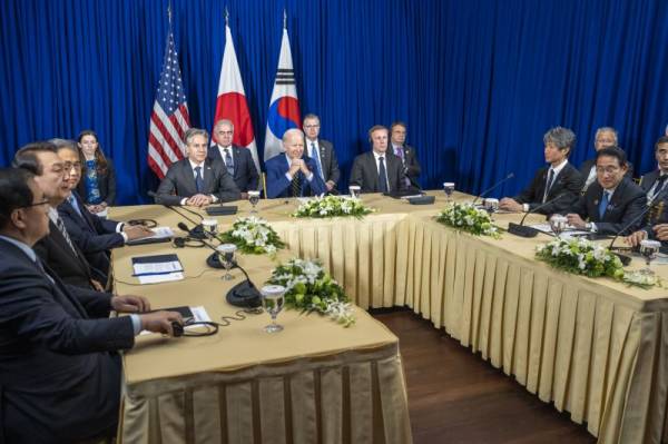 Сохранит ли Трамп сколоченный Байденом дальневосточный «тройственный пакт»?
Сохранит ли Трамп сколоченный Байденом дальневосточный «тройственный пакт»?