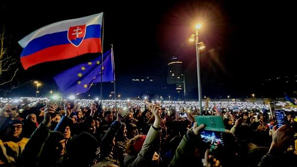 Премьер Словакии: Демонстрации созываются на основе лжи, иностранные актеры будут выдворены из страны
Премьер Словакии: Демонстрации созываются на основе лжи, иностранные актеры будут выдворены из страны