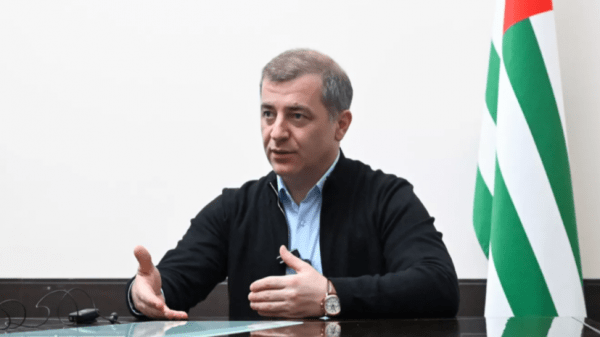 Ардзинба пошёл на предложенное Гунбой соглашение между кандидатами в Абхазии Ардзинба пошёл на предложенное Гунбой соглашение между кандидатами в Абхазии