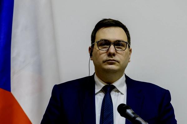 Скандал между Чехией и Россией: Липавский вызывает посла из-за угроз Медведева сенатору
Скандал между Чехией и Россией: Липавский вызывает посла из-за угроз Медведева сенатору
