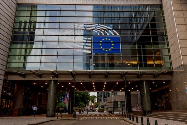 
        Брюссель разрешил Чехии инвестировать 960 миллионов евро в стратегические отрасли
      
