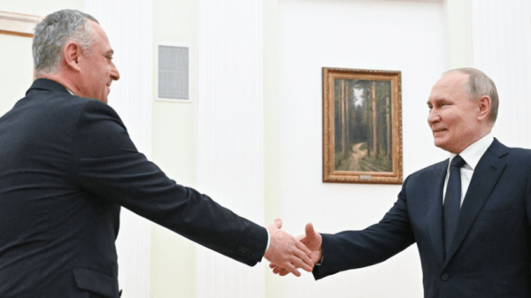 Путин встретился в Кремле с Гунбой и поздравил его с победой на выборах Путин встретился в Кремле с Гунбой и поздравил его с победой на выборах