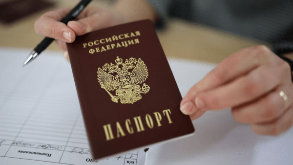 Путин разрешил получать российские паспорта в Абхазии и Южной Осетии Путин разрешил получать российские паспорта в Абхазии и Южной Осетии
