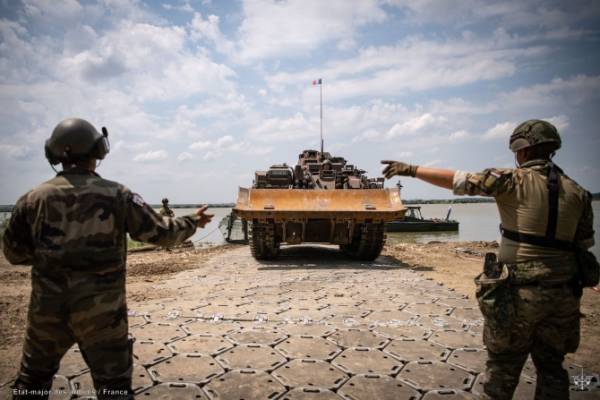 Франция угрожает России с территории Румынии
Франция угрожает России с территории Румынии