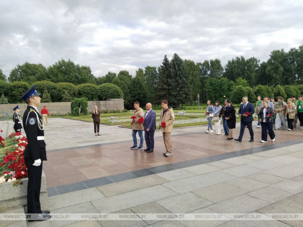 "Письма из сорок первого и живая связь поколений". Участники "Поезда Памяти" о семейных историях блокадников