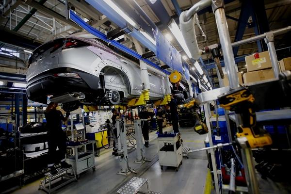 Еврокомиссия подтвердила: к 2035 году новые автомобили в ЕС не должны производить вредных выбросов
Еврокомиссия подтвердила: к 2035 году новые автомобили в ЕС не должны производить вредных выбросов