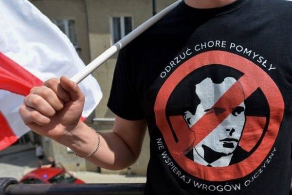 
        Киев обеспокоен приходом к власти в Польше &laquo;украиноскептика&raquo; Кароля Навроцкого

      