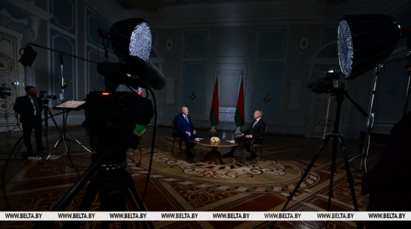 Лукашенко: Беларусь выдерживает социальные нагрузки и сохраняет поддержку людей Лукашенко: Беларусь выдерживает социальные нагрузки и сохраняет поддержку людей