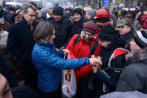 Это база: война на Украине началась с Евромайдана
Это база: война на Украине началась с Евромайдана
