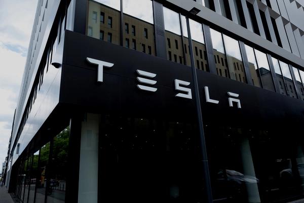 В Европе продажи Tesla продолжают падать, в то время как рынок электромобилей растет
В Европе продажи Tesla продолжают падать, в то время как рынок электромобилей растет