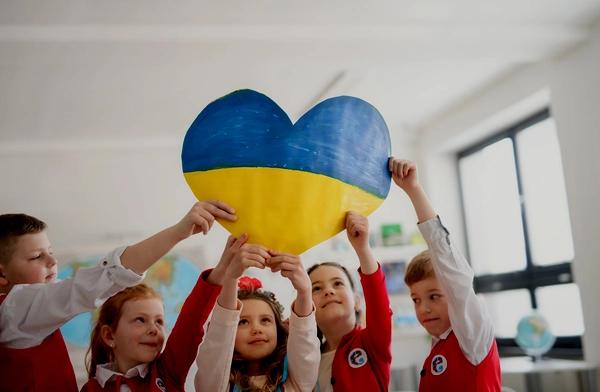 
        Более 1,5 миллиарда крон было выделено Министерством образования на поддержку украинских беженцев в прошлом году
      