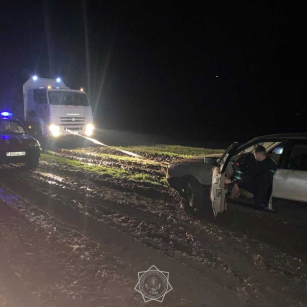 Грязевой плен. 20 человек спасли в Костанайской области