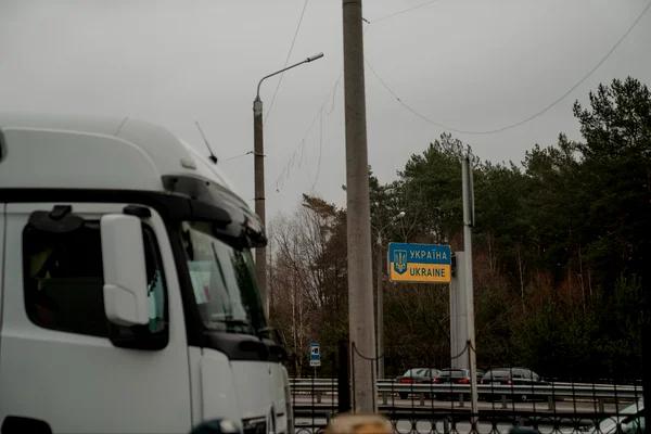 Протестующие поляки останавливают автобусы на границе с Украиной. Это недопустимо, говорит украинский министр
Протестующие поляки останавливают автобусы на границе с Украиной. Это недопустимо, говорит украинский министр