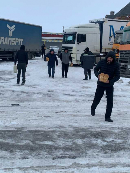 Скопление 250 фур на трассах в Костанайской области объяснили в акимате &mdash; видео