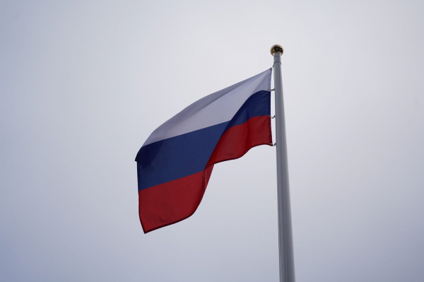 Во Владивостоке сняли на камеру герб России без крестов Во Владивостоке сняли на камеру герб России без крестов